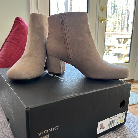 COPY - Vionic size 8, Sibley Taupe, suede boots - Picture 2 of 5